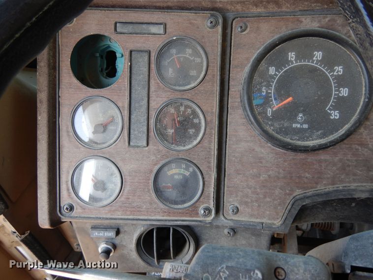 image for item ID9971 1986 International COF9670  semi truck