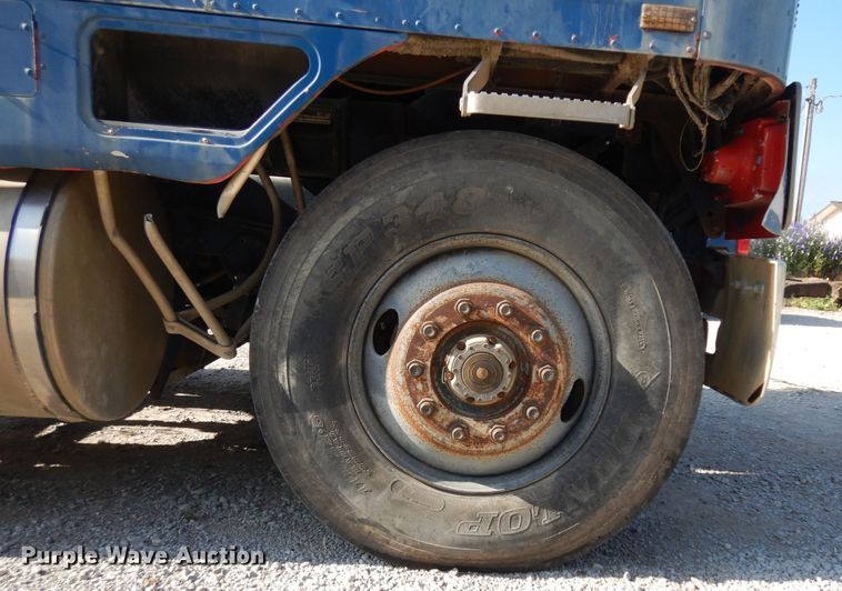 image for item ID9971 1986 International COF9670  semi truck