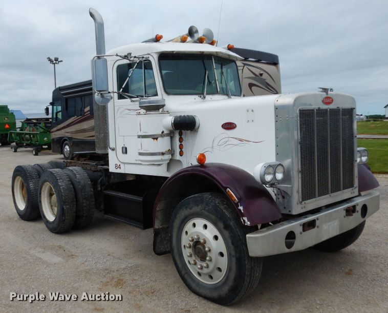 image for item IL9453 1984 Peterbilt 359  semi truck