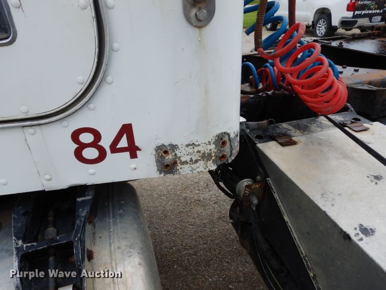 image for item IL9453 1984 Peterbilt 359  semi truck