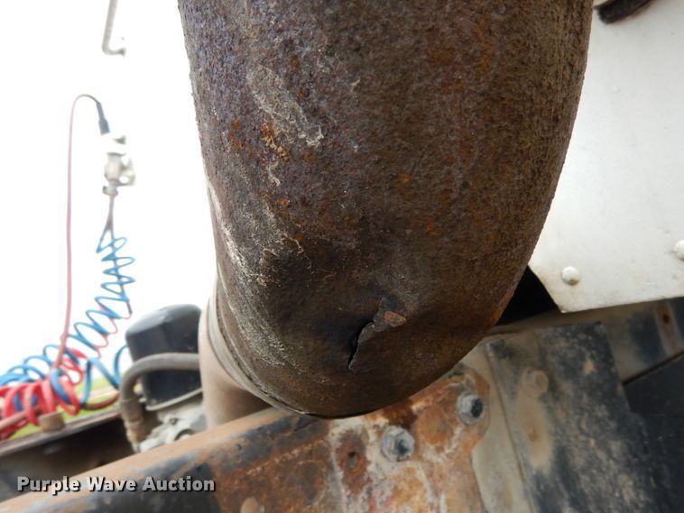 image for item IL9453 1984 Peterbilt 359  semi truck