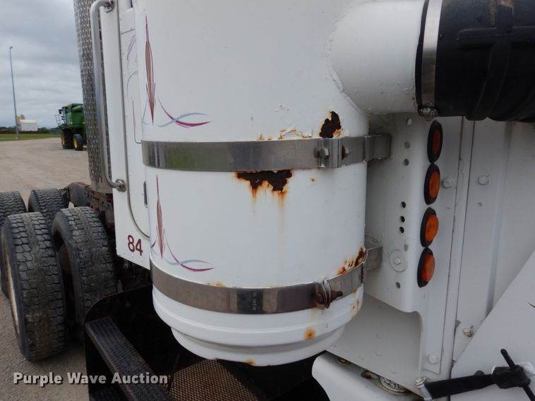 image for item IL9453 1984 Peterbilt 359  semi truck