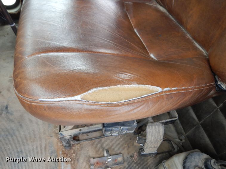 image for item IL9453 1984 Peterbilt 359  semi truck