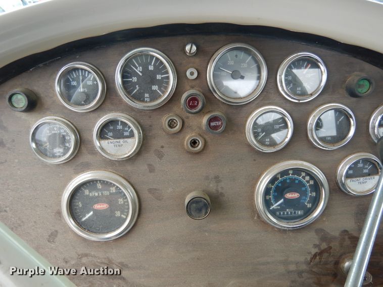 image for item IL9453 1984 Peterbilt 359  semi truck