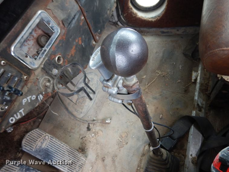 image for item IL9453 1984 Peterbilt 359  semi truck