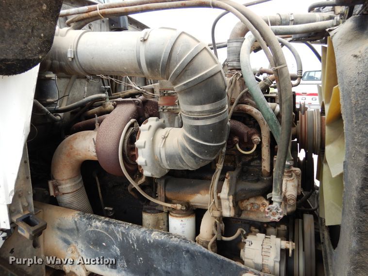 image for item IL9453 1984 Peterbilt 359  semi truck