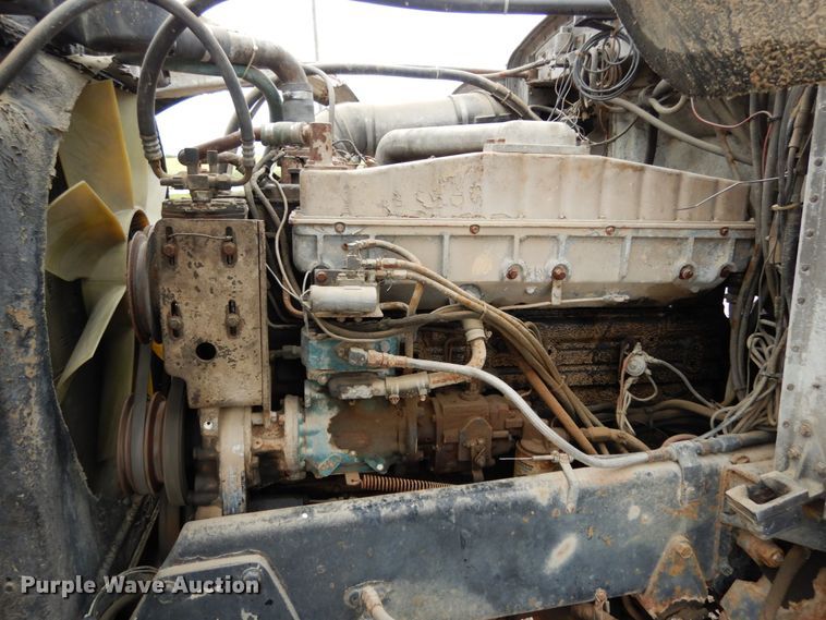 image for item IL9453 1984 Peterbilt 359  semi truck