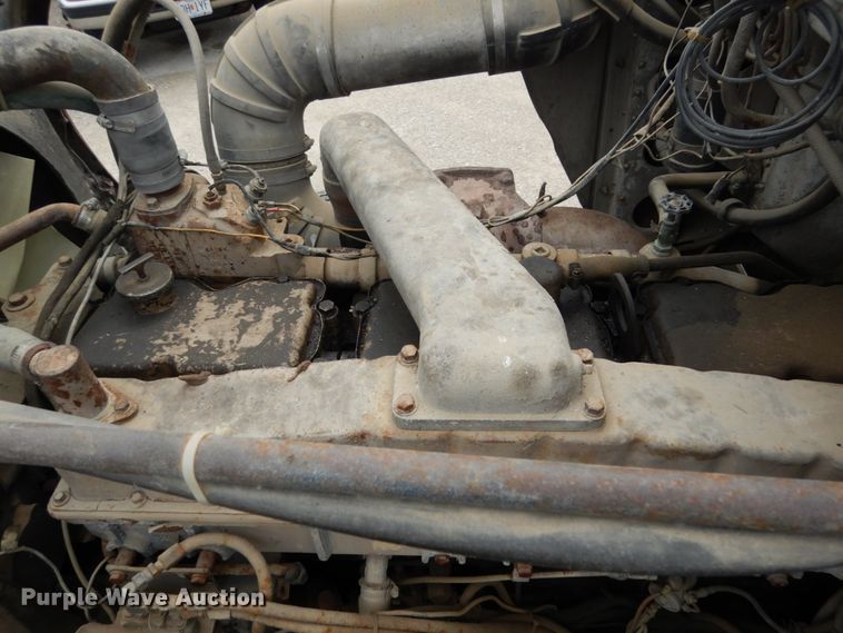 image for item IL9453 1984 Peterbilt 359  semi truck