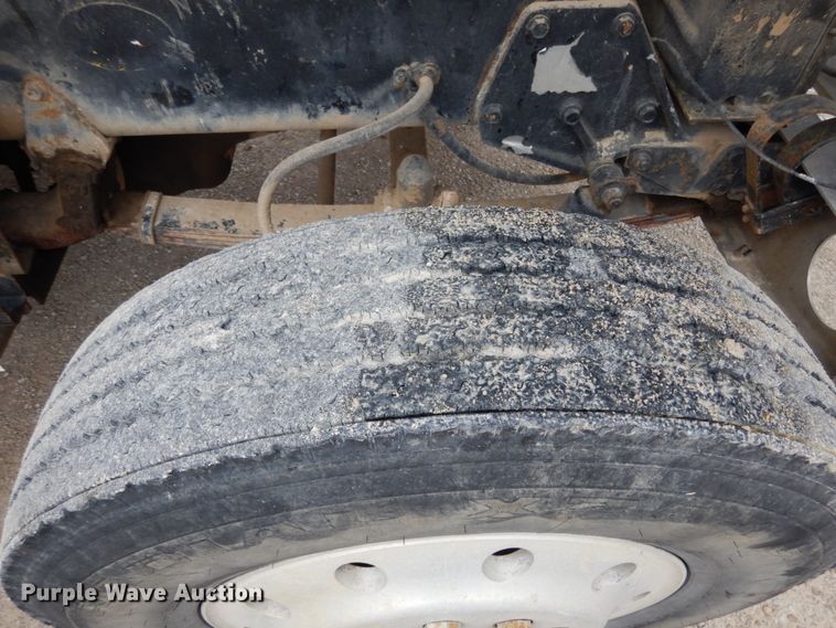 image for item IL9453 1984 Peterbilt 359  semi truck