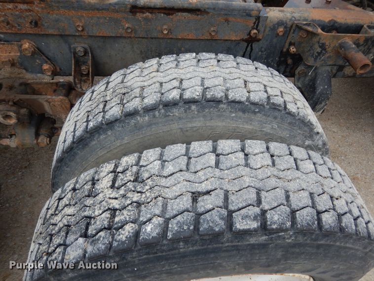 image for item IL9453 1984 Peterbilt 359  semi truck