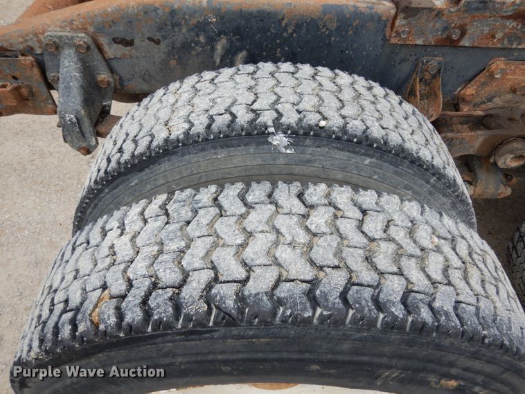 image for item IL9453 1984 Peterbilt 359  semi truck