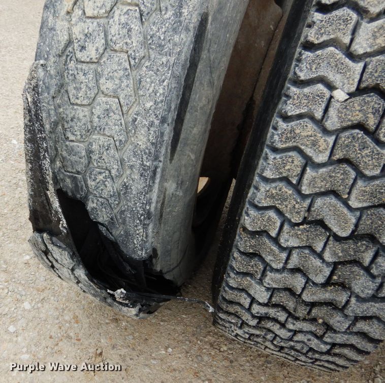 image for item IL9453 1984 Peterbilt 359  semi truck