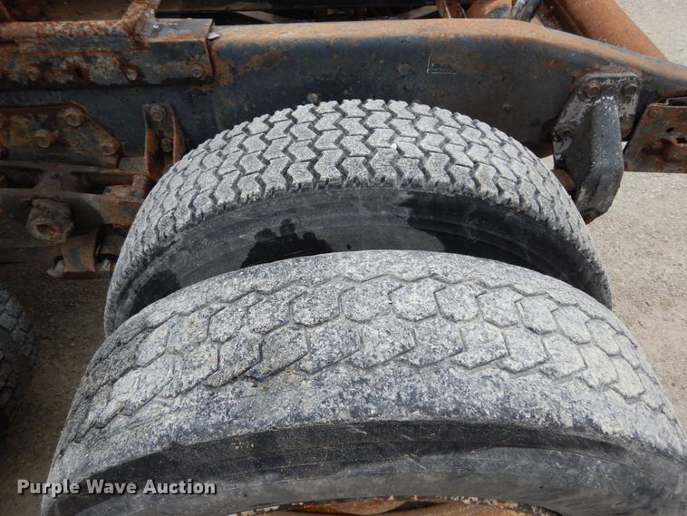 image for item IL9453 1984 Peterbilt 359  semi truck