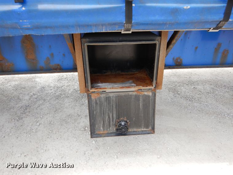 image for item IL9475 2005 Fontaine  side curtain trailer