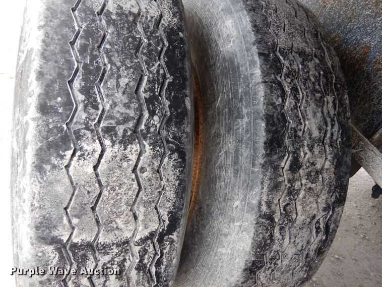 image for item IL9475 2005 Fontaine  side curtain trailer