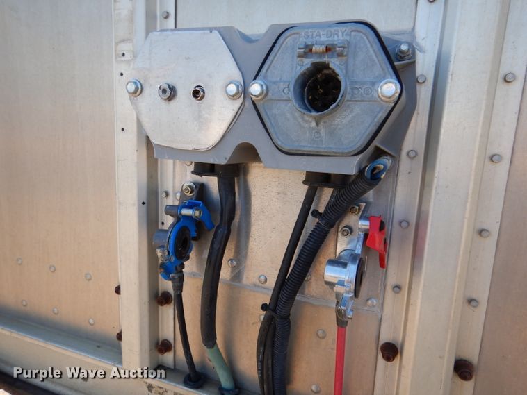 image for item IQ9536 2008 Barrett Eagle  livestock trailer