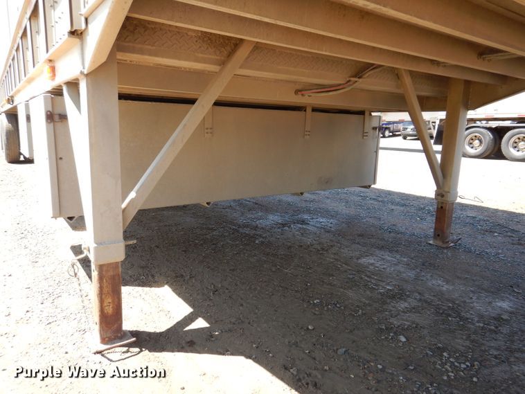 image for item IQ9536 2008 Barrett Eagle  livestock trailer