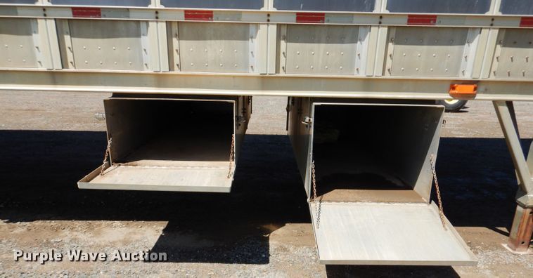 image for item IQ9536 2008 Barrett Eagle  livestock trailer