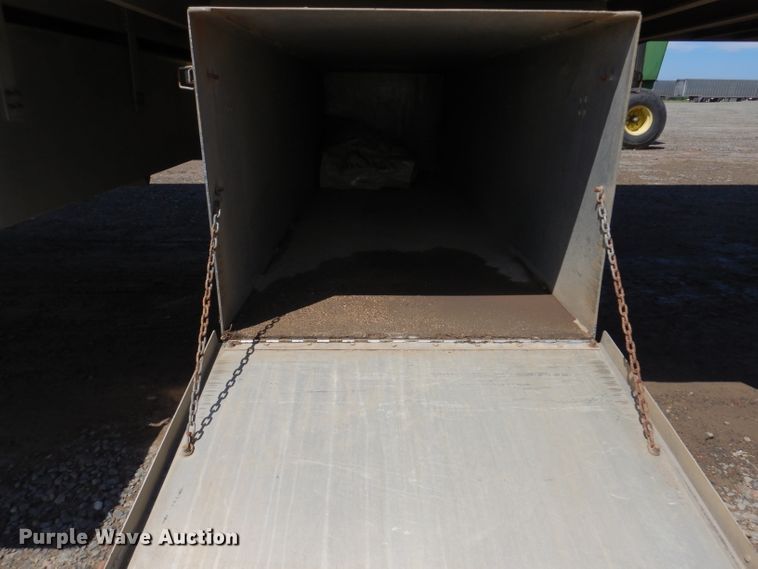 image for item IQ9536 2008 Barrett Eagle  livestock trailer