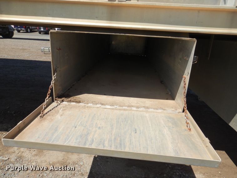 image for item IQ9536 2008 Barrett Eagle  livestock trailer