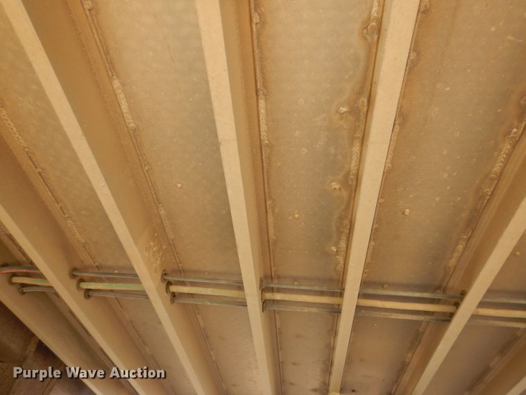 image for item IQ9536 2008 Barrett Eagle  livestock trailer