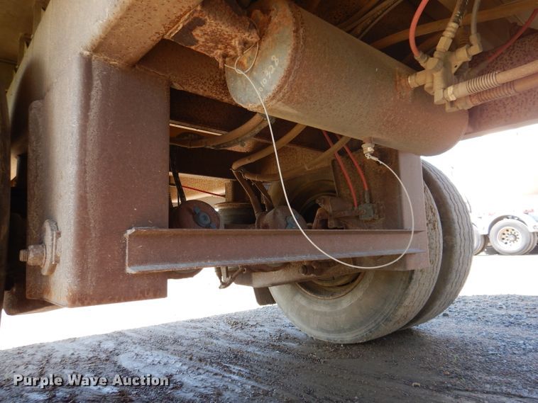 image for item IQ9536 2008 Barrett Eagle  livestock trailer