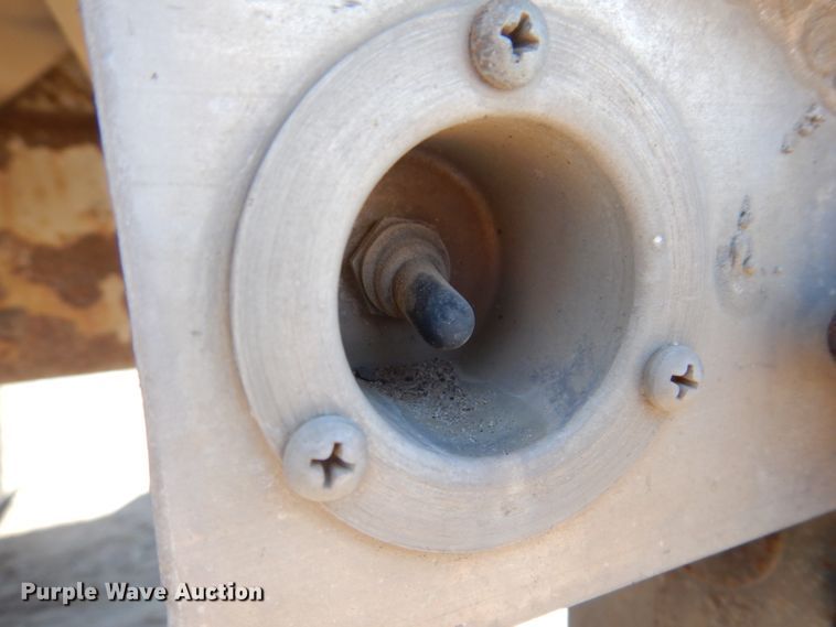 image for item IQ9536 2008 Barrett Eagle  livestock trailer