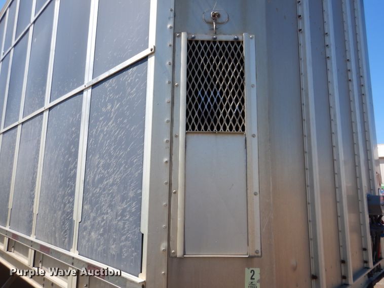 image for item IQ9536 2008 Barrett Eagle  livestock trailer