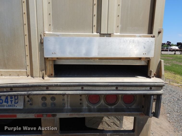 image for item IQ9536 2008 Barrett Eagle  livestock trailer