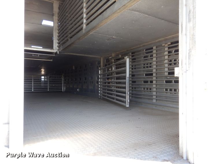 image for item IQ9536 2008 Barrett Eagle  livestock trailer