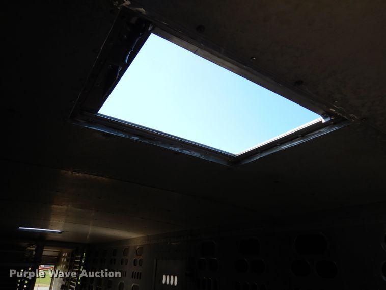 image for item IQ9536 2008 Barrett Eagle  livestock trailer