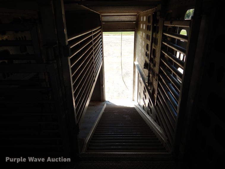image for item IQ9536 2008 Barrett Eagle  livestock trailer