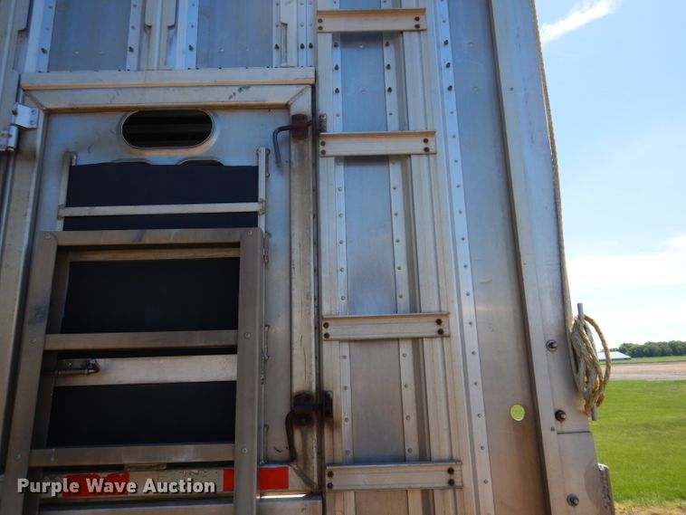 image for item IQ9536 2008 Barrett Eagle  livestock trailer