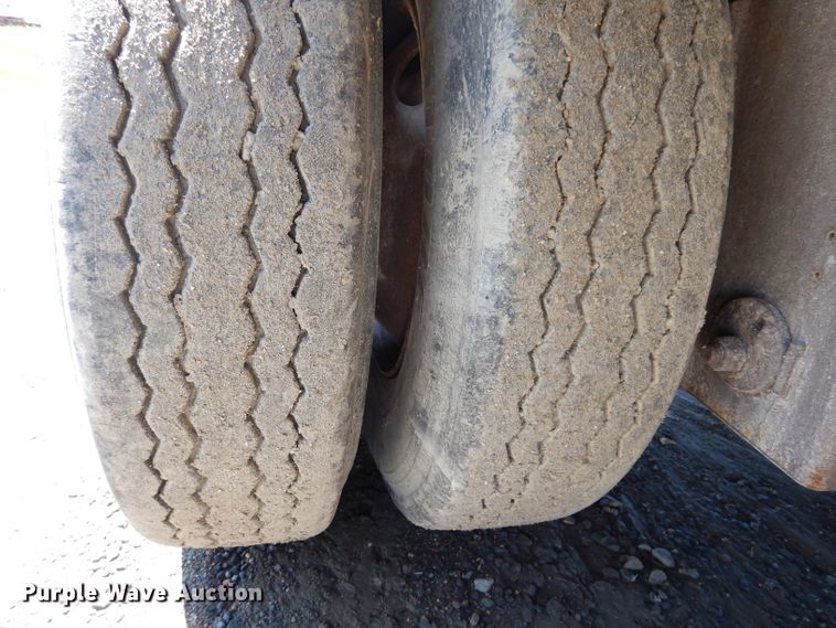 image for item IQ9536 2008 Barrett Eagle  livestock trailer