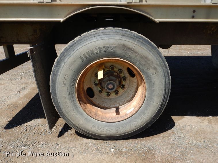 image for item IQ9536 2008 Barrett Eagle  livestock trailer