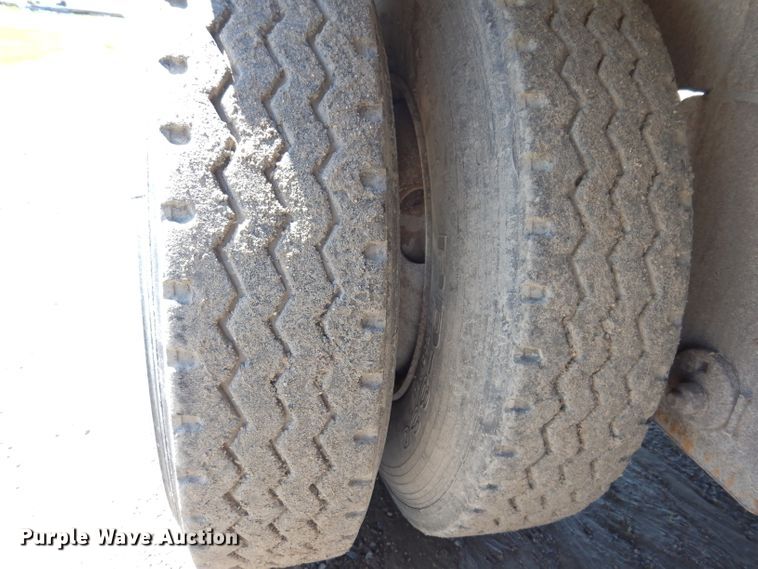 image for item IQ9536 2008 Barrett Eagle  livestock trailer