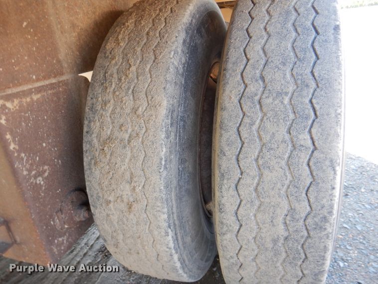 image for item IQ9536 2008 Barrett Eagle  livestock trailer