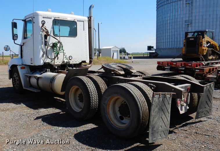 image for item IQ9537 2004 Freightliner Century  semi truck