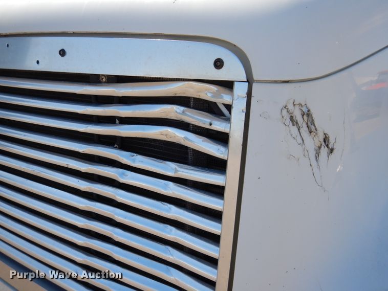 image for item IQ9537 2004 Freightliner Century  semi truck