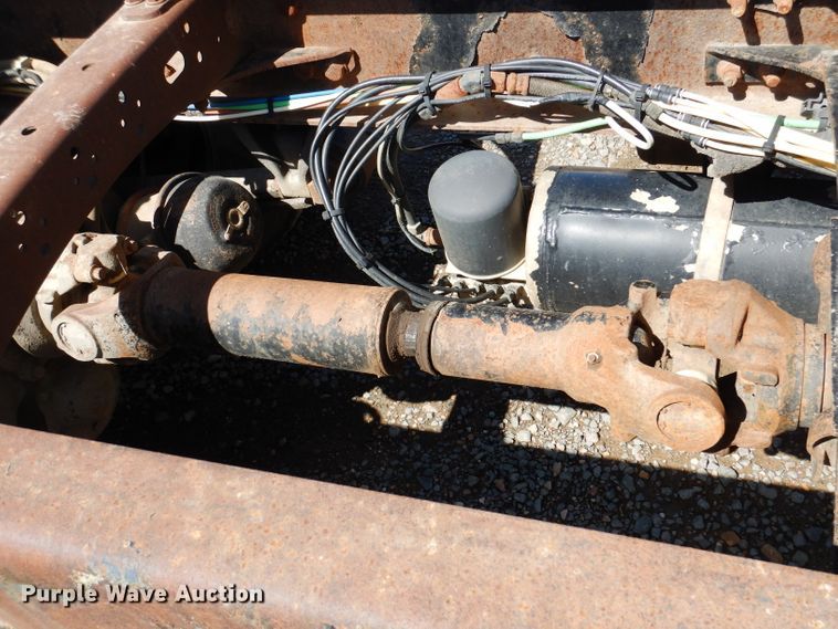 image for item IQ9537 2004 Freightliner Century  semi truck