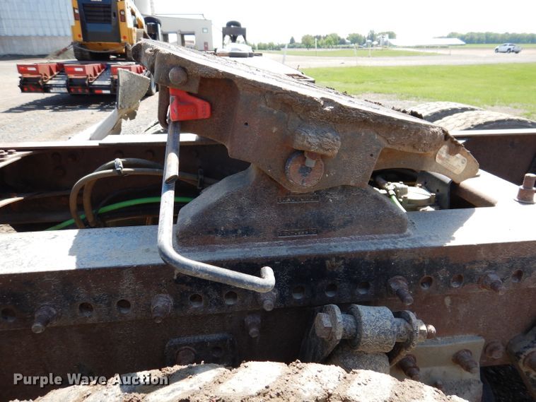 image for item IQ9537 2004 Freightliner Century  semi truck