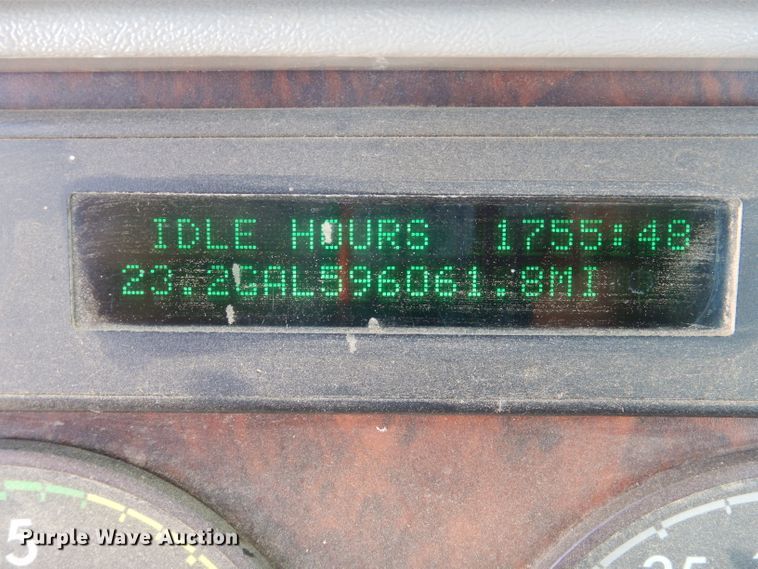 image for item IQ9537 2004 Freightliner Century  semi truck