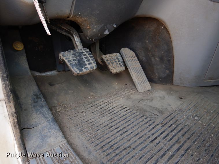 image for item IQ9537 2004 Freightliner Century  semi truck