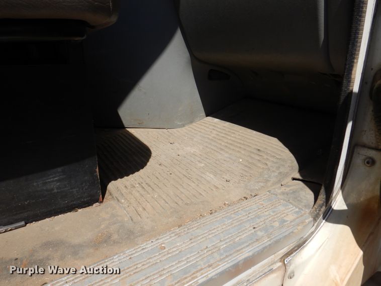 image for item IQ9537 2004 Freightliner Century  semi truck