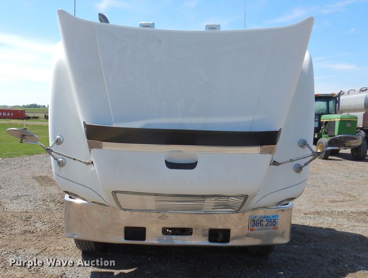 image for item IQ9537 2004 Freightliner Century  semi truck