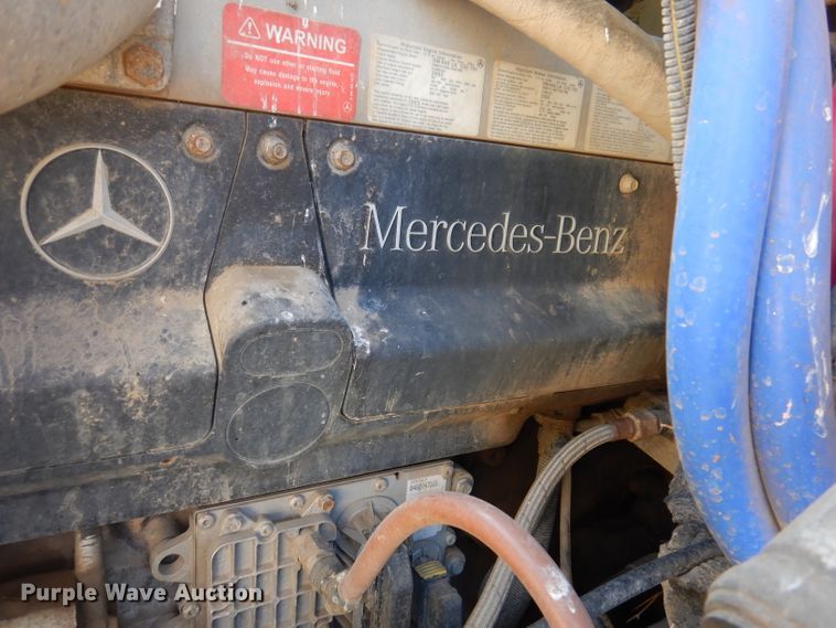 image for item IQ9537 2004 Freightliner Century  semi truck