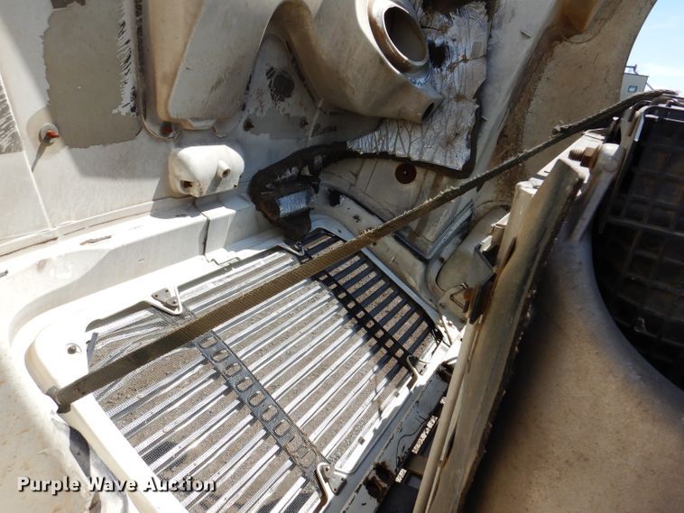 image for item IQ9537 2004 Freightliner Century  semi truck