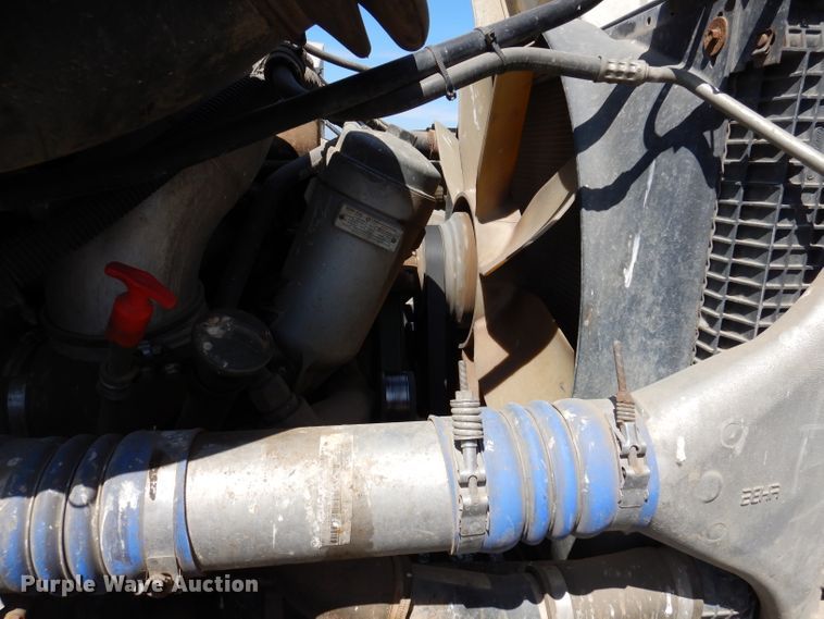 image for item IQ9537 2004 Freightliner Century  semi truck