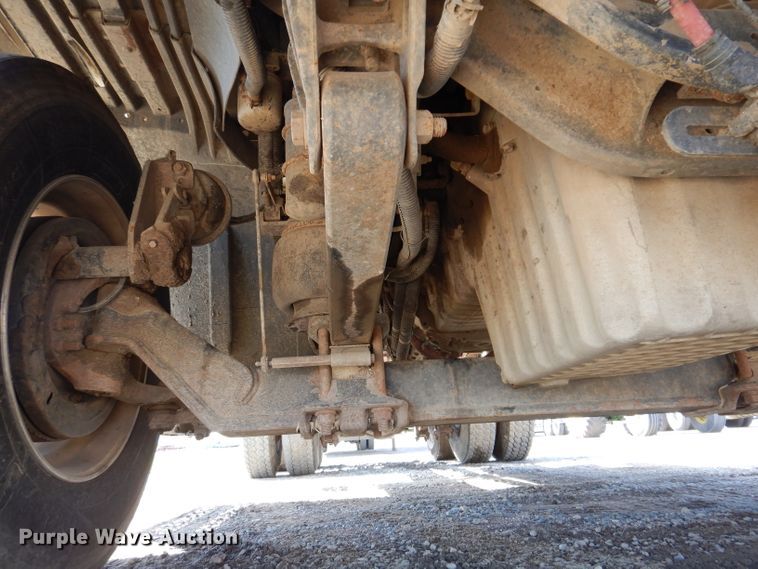 image for item IQ9537 2004 Freightliner Century  semi truck