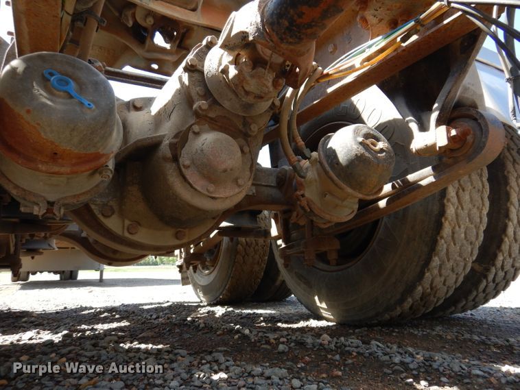 image for item IQ9537 2004 Freightliner Century  semi truck